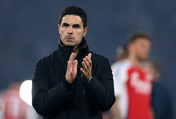 Arteta Arsenal set piece training tactics board 2025 모습